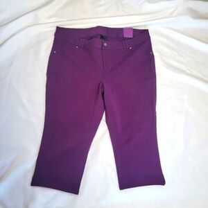 Lane Bryant NWT Skinny Capri Size 22 Eggplant Color